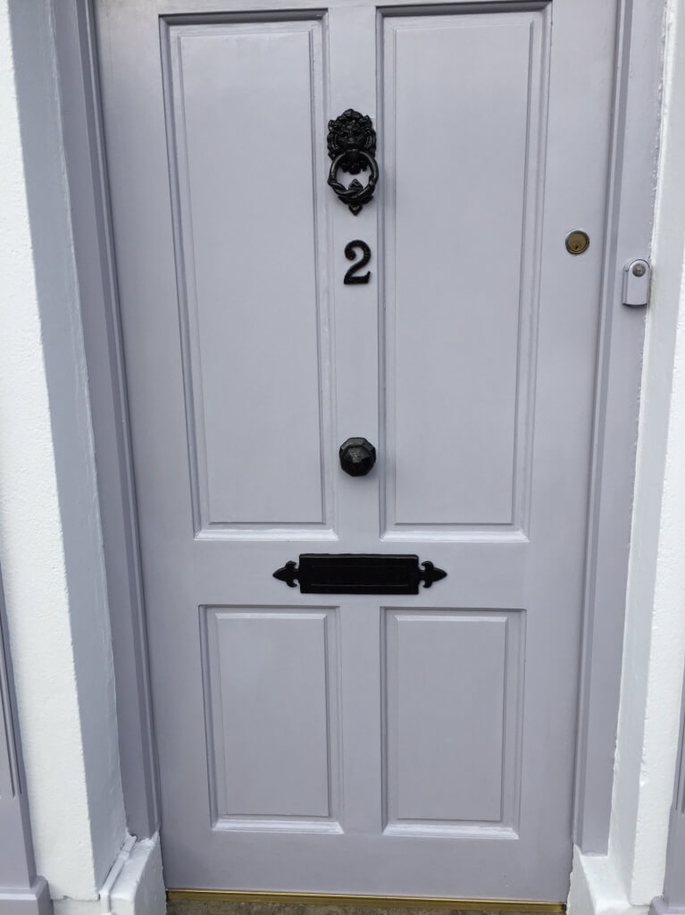 How cute is this door?!